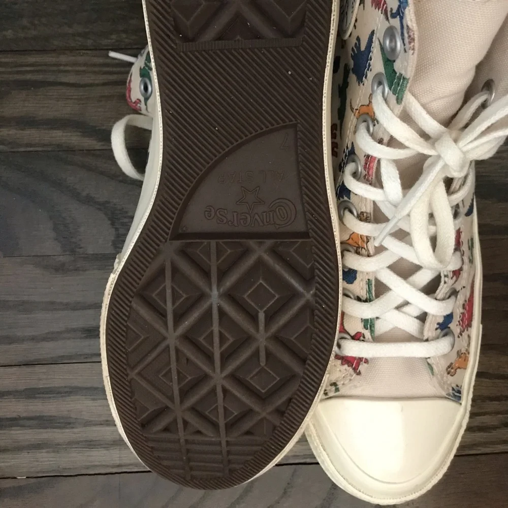 Dinosaur print high top Converse - Picture 2 of 7